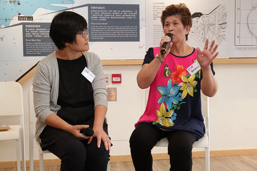 Dr Wong Wai-ling and Aberdeen fishermen at the book talk on Memoryscape: Aberdeen Fishermen Oral Histories.