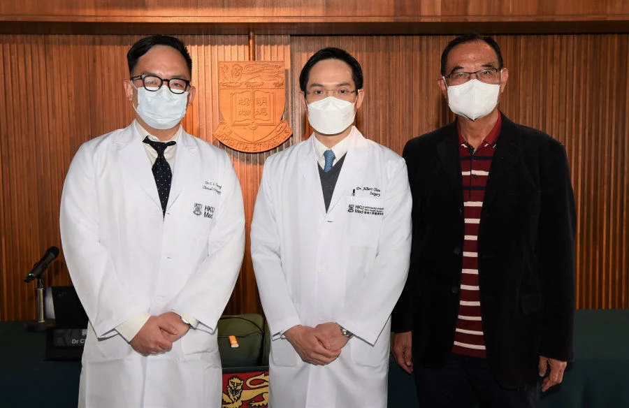 A research team from HKUMed discovers a new treatment strategy for locally advanced liver cancer by ‘Reduce and Remove’ that nearly 50% of patients can be cured through such an innovative approach.   The study is led by (from left): Dr Chiang Chi-leung and Professor Albert Chan Chi-yan. (Right) patient Mr Wan Ying-keung.  