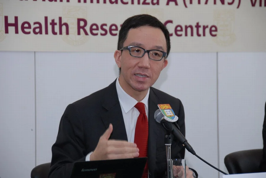 Professor Gabriel M Leung, Chair Professor of School of Public Health, Li Ka Shing Faculty of Medicine, The University of Hong Kong says that, this finding gives a booster to the frontline infection control officers. Hong Kong’s buyout scheme for live poultry market is also an effective measure, but for mainland China they should consider their own market supply chain and the feasibility of the measures taken to work out an adaptable proposal for infection control.