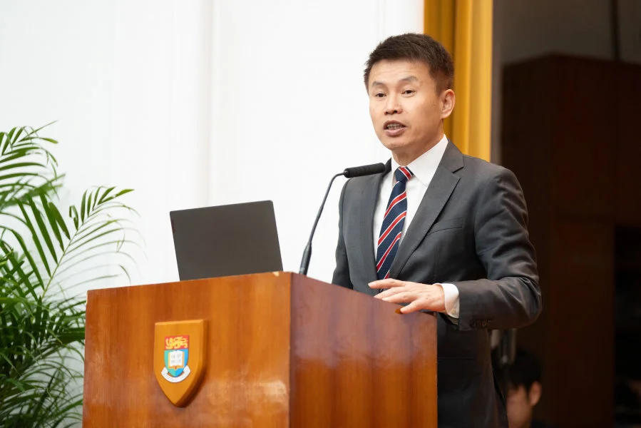 Professor Hongbin CAI, Dean and Chair of Economics, Director of Institute of China Economy (ICE) of HKU Business School, delivers the welcoming remarks.