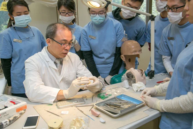 Public Warned about Tooth Fractures from Snacking
On Seeds and Nuts during Chinese Lunar New Year