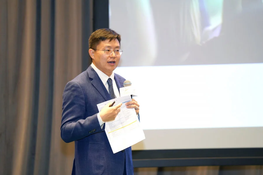 Professor Guojun HE, Director of HKU Jockey Club Enterprise Sustainability Global Research Institute, introduces the Institute’s mission, initiatives and research team.  