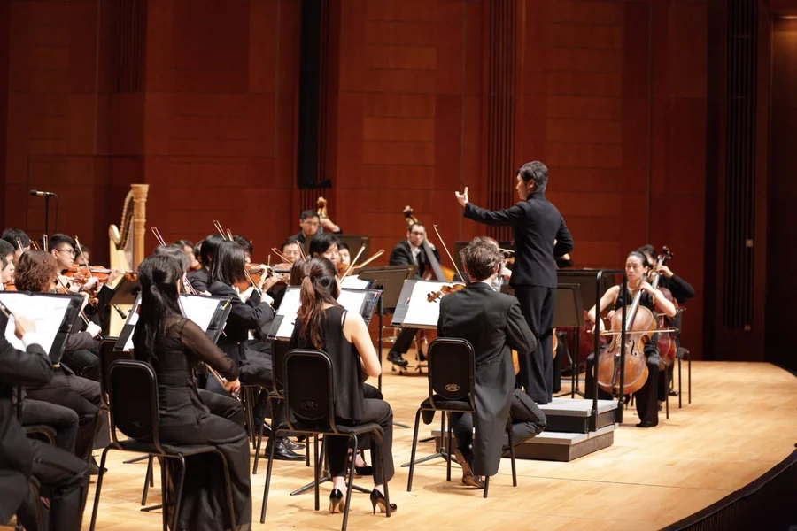 The University Anthem performed by the Hong Kong Sinfonietta, the Diocesan Choral Society and HKU Students' Union Choir and conducted by our University Artist Yip Wing-sie