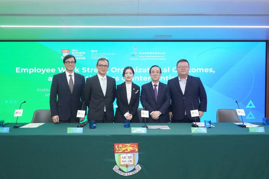 (From left) Dr. Buston CHU, Honorary Advisor of Hong Kong Association for Customer Service Excellence, Mr. Derek CHOI, Chairman of Hong Kong Association for Customer Service Excellence, Professor Echo WAN, Associate Dean and Director of Institute of Behavioural and Decision Science at HKU Business School, Professor Chi Kin (Bennett) YIM, Stelux Professor in Marketing at HKU Business School, and Professor Yiwen ZHANG, Associate Director of Institute of Behavioural and Decision Science at HKU Business School.