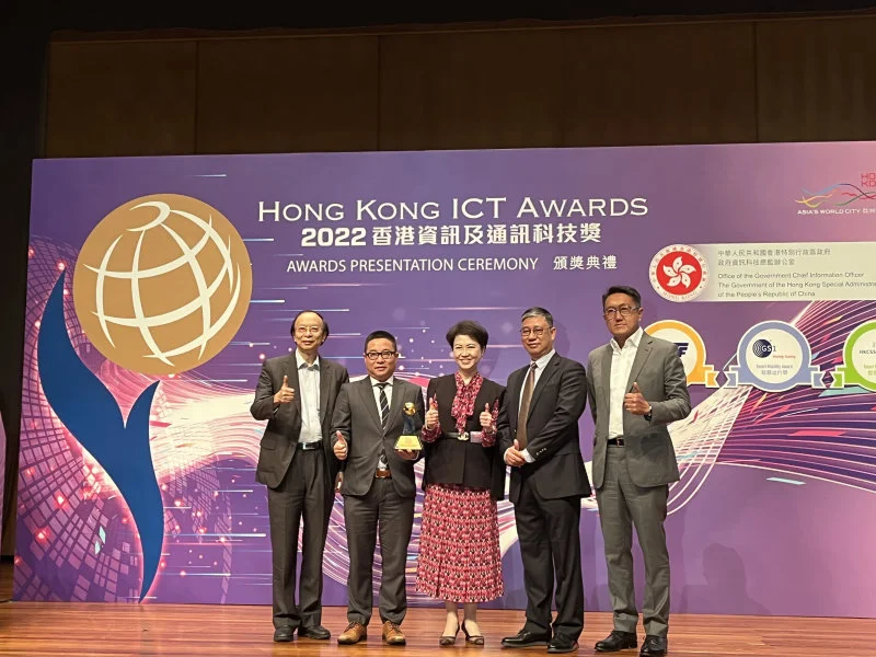 Left to Right - Prof. Anthony Yeh (Chair Professor, Department of Urban Planning and Design), Prof. Wilson Lu (Director, iLab, Faculty of Architecture), Ms. Anna Lin, (Chief Executive, GS1 Hong Kong, Leading Organiser), Ir. K.L. Tam (Director, Estates Office), Mr. James H.W. Lee (CEO, Paul Y. Engineering Group Ltd)  