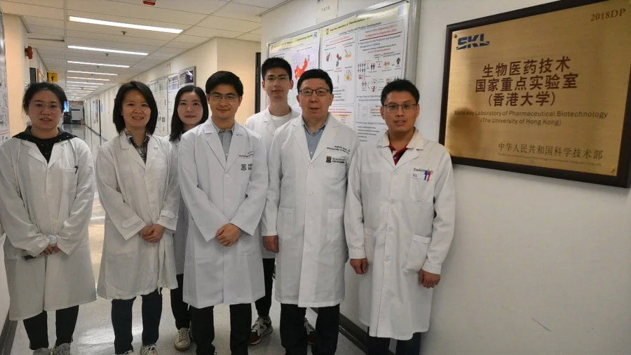 A research team from HKUMed develops a nanoparticle-based targeted drug delivery system for treatment of obesity and atherosclerosis. The research team members include: (from left) Dr Zhang Yaming, Dr Cheong Lai-yee, Wang Qin, Dr Wang Weiping, Dr Jin Leigang, Professor Xu Aimin and Dr Chen Kang.  