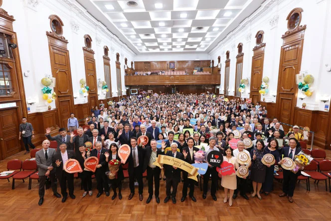 HKU holds Long Service Awards Presentation Ceremony 
to recognise over 240 staff members