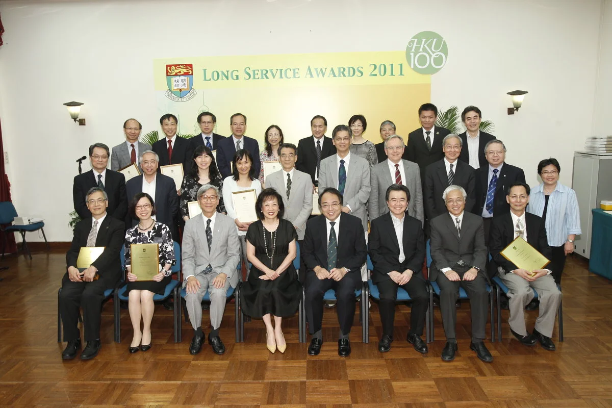HKU presents Long Service Awards to senior staff