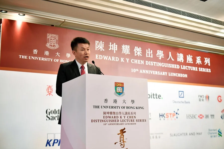 Professor HongbinCai, Dean of Business and Economics of The University of Hong Kong delivered a welcoming remark.