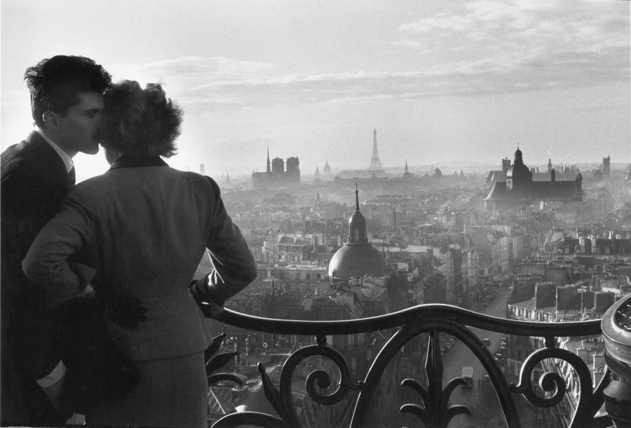 Lovers of the Bastille Willy Ronis Paris, 1957 Willy Ronis, Ministère de la Culture / Médiathèque de l’architecture et du patrimoine / Dist RMN-GP ©Donation Willy Ronis