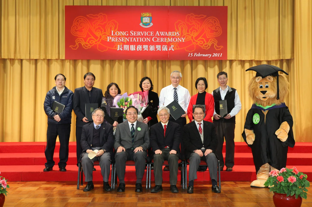HKU presents Long Service Awards to Staff Members