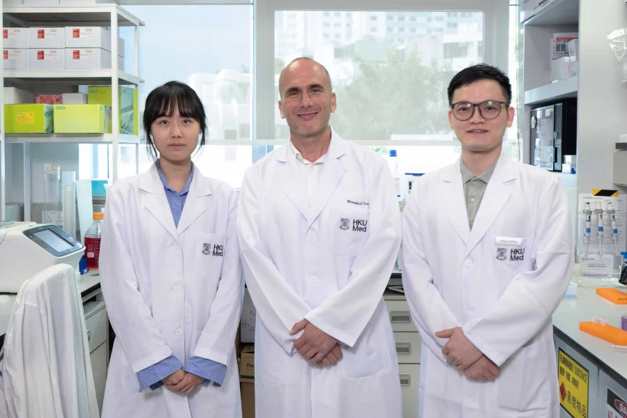 Professor Ralf Jauch (centre), the School of Biomedical Sciences, HKUMed, and his research team have developed an innovative method to transform blood and skin cells into neural stem cells, overcoming limitations of current stem cell research techniques which will help enhance the understanding and treatment for age-related diseases.  