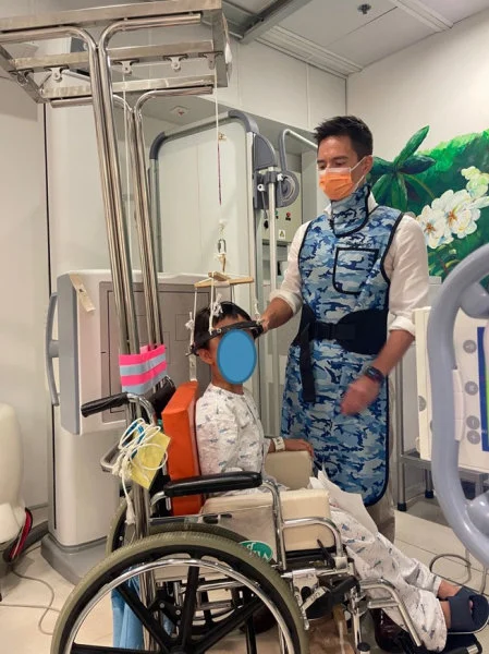 A child suffering from Occipital-Atlantoaxial Rotatory Dislocation (OAARD) undergoes invasive halo-gravity traction.  