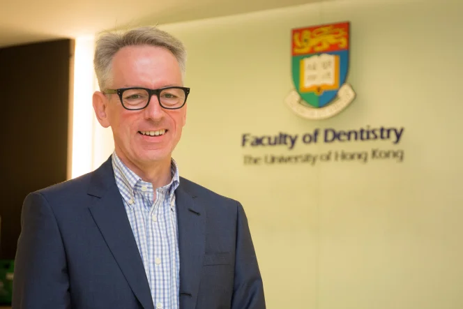 HKU Faculty of Dentistry Associate Professor receives UGC Teaching Award 2015