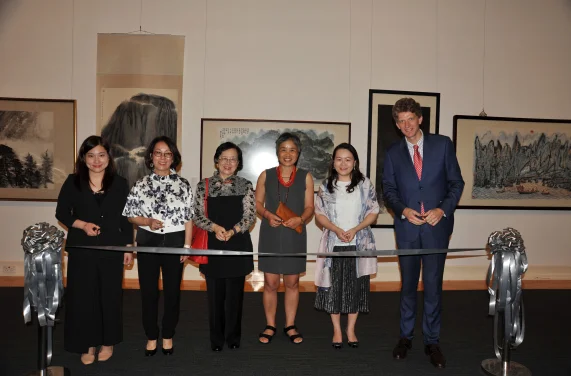 Traditional Guohua to Contemporary Expression
Tradition to Contemporary: Ink Painting and Artistic Development in 20th-century China