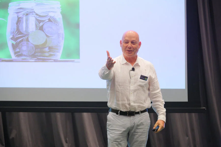 Professor Roni MICHAELY, Co-Director of HKU Jockey Club Enterprise Sustainability Global Research Institute, introduces the Institute’s mission, initiatives and research team.  