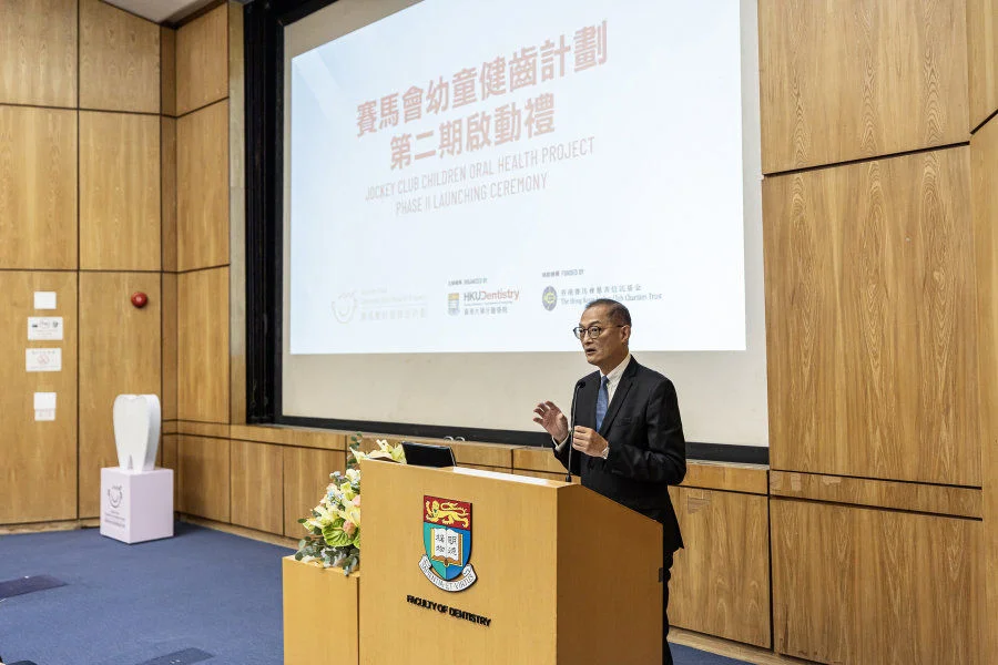 Professor Lo Chung-mau, Secretary for Health of the HKSAR Government shows his support for the project  