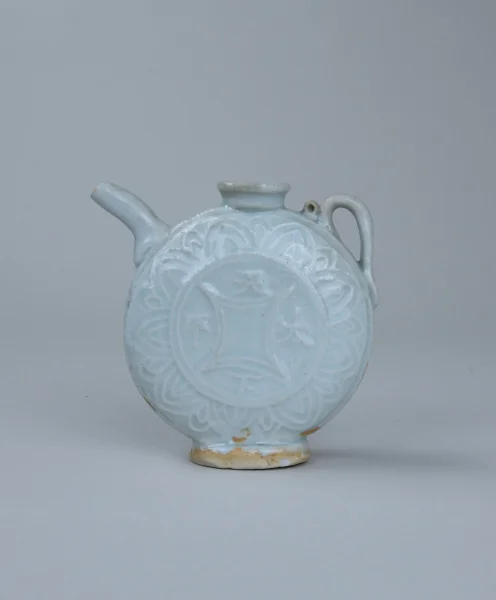 Ewer Yuan dynasty, 14th century, Jingdezhen Porcelain with qingbai glaze and moulded decoration H. 8 cm