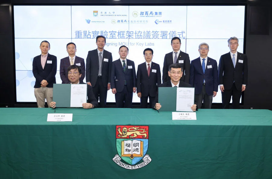 (From back left) Professor Xiaoyu Li, Head of Department of Chemistry, HKU, Professor Max Shen, Vice President of HKU, Professor Qiang Zhou, Dean of Science Faculty, Professor Xiang Zhang, President of HKU, Mr. Jianmin Miao, Chairman of CMG, Mr. Renjie Deng, Executive Vice President, Mr. Junli Zhang, Assistant General Manager and Office Director, CMG, Mr. Zhenhua Liu, Director of the Strategy&Development/ Science&Technology Innovation Department, CMG (From front left) Professor Chi-Ming Che, Laboratory Director of State Key Laboratory of Synthetic Chemistry, HKU, Prof. Wang Xiaoliang, Director of National Key Laboratory of Druggability Evaluation and Systematic Translation  