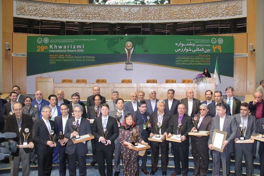 Group photo of Iranian leaders and the Laureates.