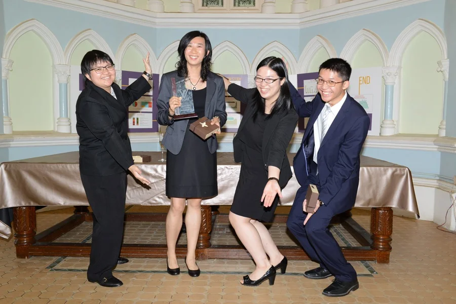 The winning Team HKG members (from left) Ms Stephanie Wong, Ms Tina Li, Ms Tobey Ko and undergraduate studebt Mr. Horace Cheng.