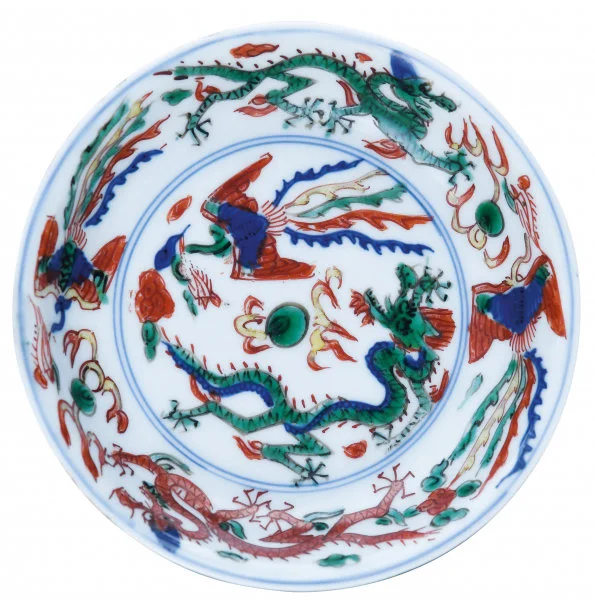 Dish with Dragons and Phoenixes Jingdezhen, Jiangxi province Ming dynasty, Wanli period (1573—1620) Porcelain with underglaze blue and overglaze enamels Ø 11 x H 2.2 cm HKU.C.1959.0232