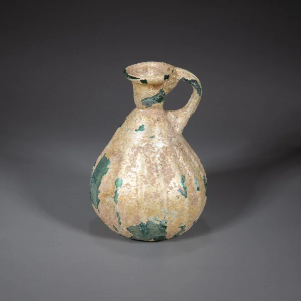 Ewer Mould–blown and applied glass Roman Empire (4th century CE) or China (Tang dynasty (618–906) or Liao dynasty (907–1125)) Gift of Songyin Ge Collection HKU.M.2019.2472