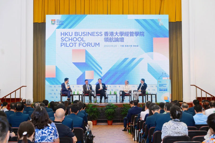 (From second left) Mr. Darryl CHAN, Deputy Chief Executive of Hong Kong Monetary Authority; Professor Frederick MA, Chairman and Independent Non-Executive Director of FWD Group, Former Secretary for Commerce and Economic Development of the HKSAR Government, Former Secretary for Financial Services and the Treasury of the HKSAR Government; Ms. Marjorie YANG, Chairman of Esquel Group; Mr. Paul LOO, Chief Operating Officer of Lalamove, participate in the roundtable titled “Building Hong Kong as a Multinational Supply Chain Management Centre”, moderated by Professor Heiwai TANG (first left), Associate Dean (External Relations) of HKU Business School, Director of Asia Global Institute at HKU.  