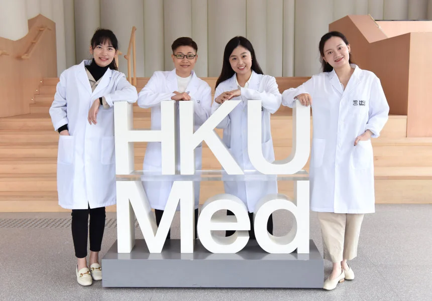 HKUMed discovers a novel mediator of liver fibrosis and its underlying mechanism that can be a new therapeutic target. The research was led by Dr Ruby Hoo Lai-chong (second from left), Assistant Professor, Department of Pharmacology and Pharmacy, HKUMed and Co-investigator of State Key Laboratory of Pharmaceutical Biotechnology, HKU. Dr Wu Xiaoping (second from right), post-doctoral fellow, Department of Pharmacology and Pharmacy, HKUMed is the first author. Other research team members include: Ms Zong Jiuyu (left) and Ms Zhang Zixuan (right), postgraduate student, Department of Pharmacology and Pharmacy, HKUMed.  