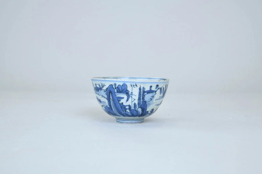 Bowl  Ming dynasty, Wanli period (1573–1620) Porcelain with underglaze blue H. 5 cm, D. 9 cm HKU.C.1966.0302 
