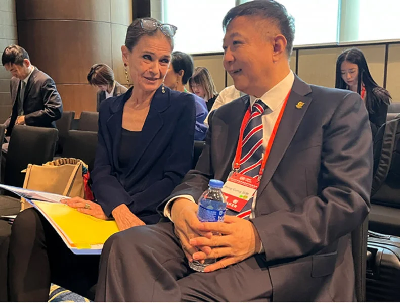 Professor Peng Gong and Ms. Tiziana Bonapace, Director of Information and Communications Technology and Disaster Risk Reduction Division, of the United Nations Economic and Social Commission for Asia and the Pacific (UN ESCAP)  