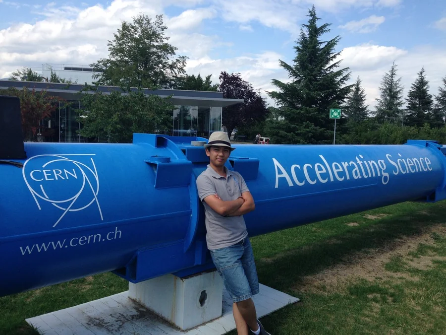 Year 4 Physics student Gabriel Gallardo spending his summer working in CERN through the Overseas Research Fellowship Scheme of HKU Faculty of Science last year. His early research experience facilitates his pursuit of research as his career path.
