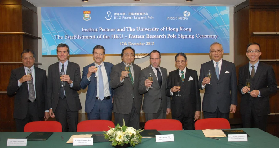 (From Left to Right)   Professor Malik Peiris, Tam Wah-ching Professor in Medical Science, Chair Professor and Acting Director of School of Public Health, Li Ka Shing Faculty of Medicine, The University of Hong Kong Professor Roberto Bruzzone, CEO of HKU-Pasteur Research Pole Professor Christian Brechot, Director General of Institut Pasteur Professor Lap-Chee Tsui, Vice-Chancellor and President of The University of Hong Kong Mr Arnaud Barthélémy, Consul General of France in Hong Kong and Macau Dr Leong Che-hung, Chairman of Council, The University of Hong Kong Mr Leo Kung Lin-cheng, Chairman of HKU-Pasteur Research Centre Professor Gabriel M Leung, Dean of Li Ka Shing Faculty of Medicine, The University of Hong Kong
