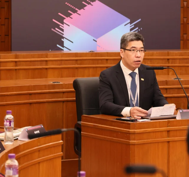 Mr Hsu Hoi-shan, President of the Beijing-Hong Kong Academic Exchange Centre .