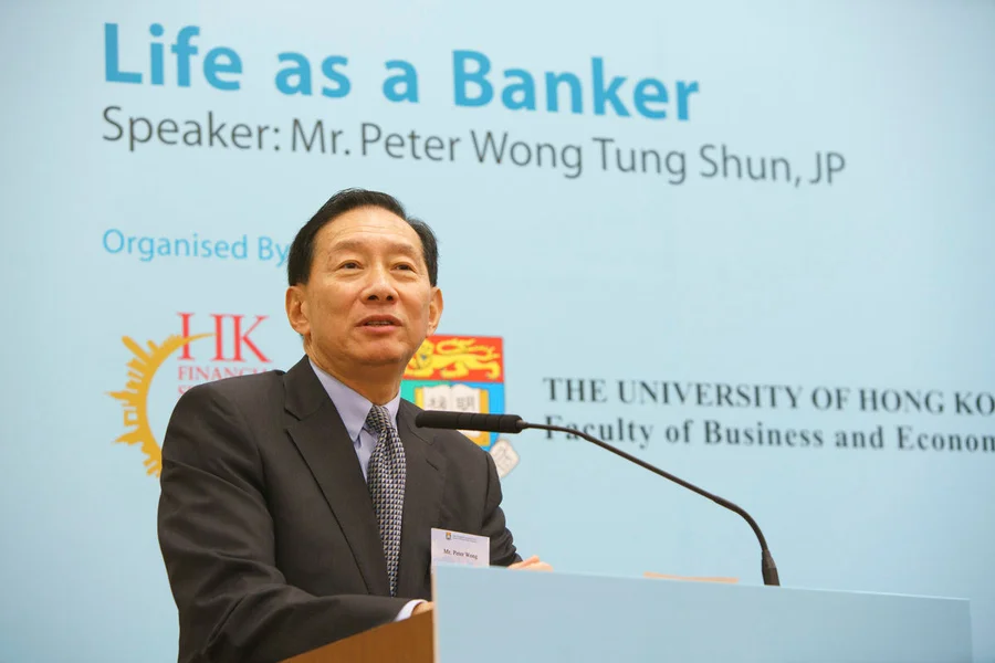 Mr. Peter Wong Tung Shun delivers speech entitled “Life as a Banker” at the Convocation Room, HKU.
