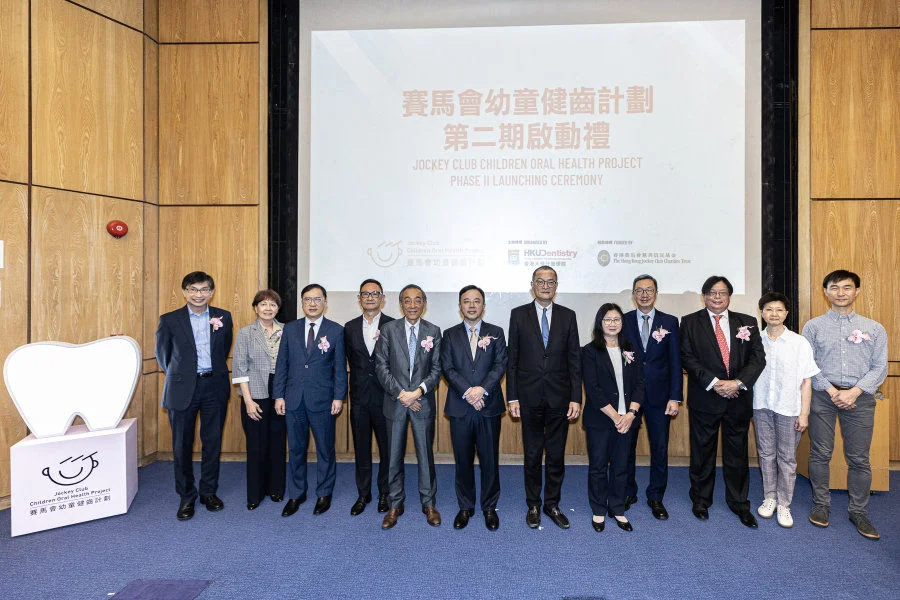 Group photo of the officiating guests and other guests  