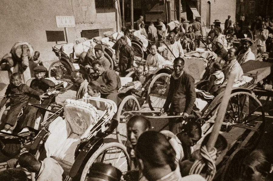 Heinz von Perckhammer (1895–1965), Rickshaw Stand , Peking, plate 20, Berlin: Albertus-Verlag, 1928 