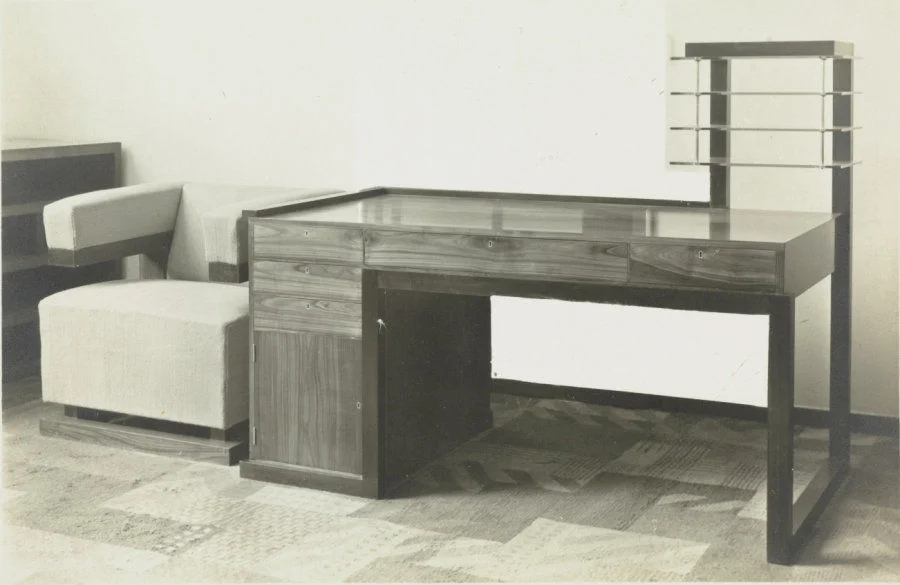 Desk and chair in the Bauhaus director’s room Erich Consemüller 1923 Walter Gropius designed Carpet by Benita Koch Otte (from a retouched negative) © Stephan Consemüller; Klassik Stiftung Weimar, Donation Wulf Herzogenrath, Berlin