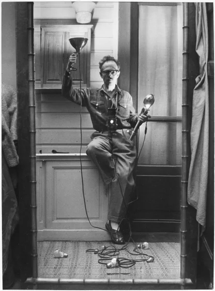 Self-portrait with Flashbulbs Willy Ronis Paris, 1951 Willy Ronis, Ministère de la Culture / Médiathèque de l’architecture et du patrimoine / Dist RMN-GP ©Donation Willy Ronis