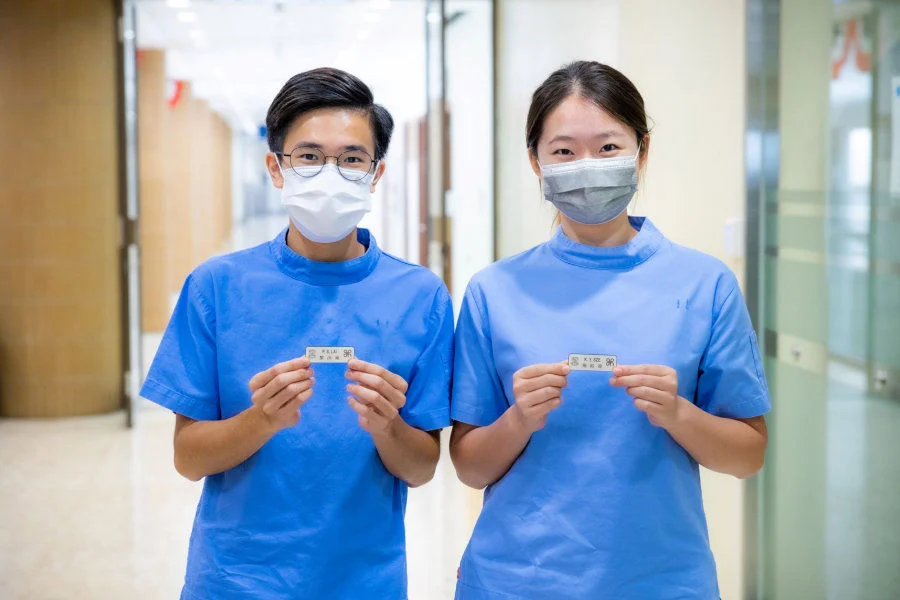 Bachelor of Dental Surgery Year 3 (BDS3) student representatives (right) Miss Kelly Sze and Sunny Lai. After taking the Oath of Clinical Pledging, BDS3 students receive name badges engraved with their names which signify their ambition, passion, and commitment as dentists-to-be  