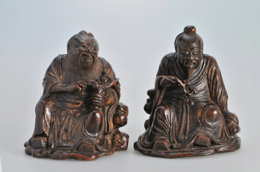 Pair of immortals China, Qing dynasty Late 18th century Bamboo root and lacquer Height 12.8 and 13 cm © Sanyu Tang Collection