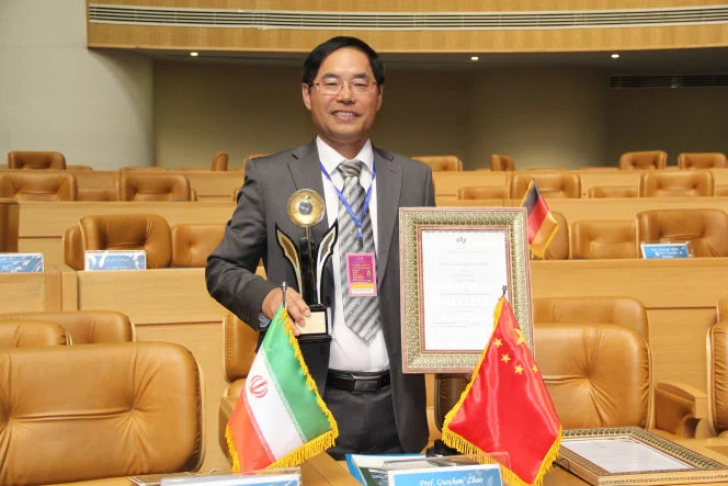 HKU Professor Zhao Guochun becomes the first geologist to 
receive the Khwarizmi International Award (First Class)