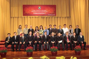 HKU presents Long Service Awards to staff members