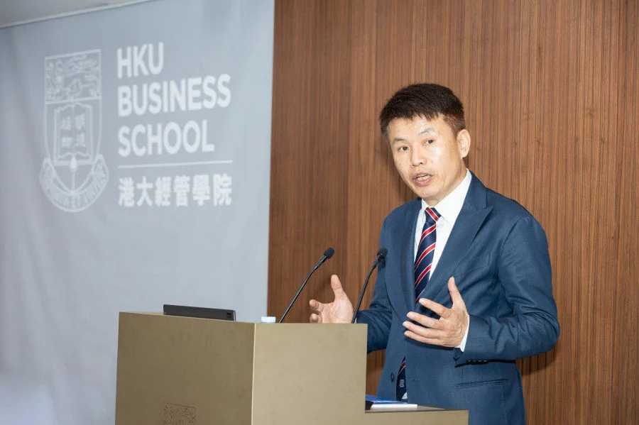 2. Professor Hongbin Cai, Dean and Chair of Economics of HKU Business School delivers a welcoming remarks.