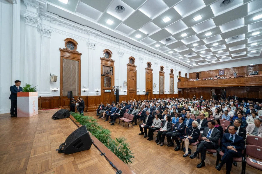 Held at HKU Loke Yew Hall, the Forum brought together a diverse audience of industry leaders and distinguished scholars, with over 400 people in attendance.  