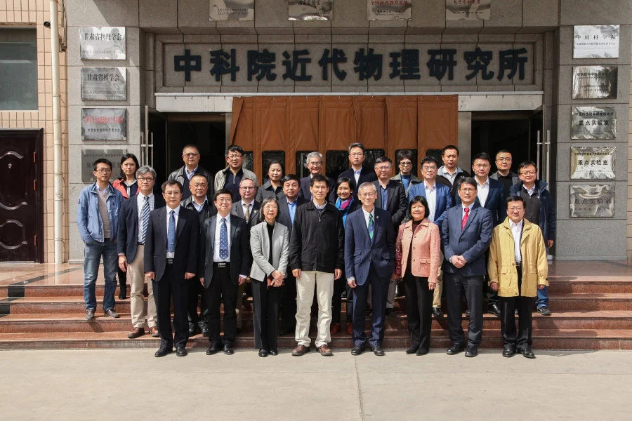 Professor Luk (middle at back) and HKU members visited the Institute of Modern Physics, Chinese Academy of Sciences in Lanzhou earlier this year
