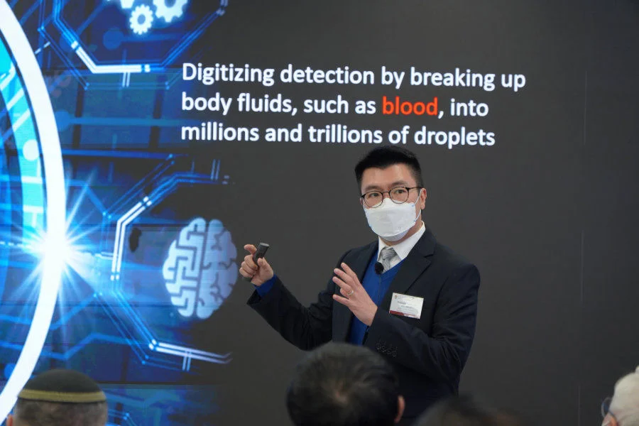 Professor Anderson Shum, Professor of Department of Mechanical Engineering and the Managing Director of Advanced Biomedical Instrumentation Centre of Health@InnoHK delivered the Inaugural Tech Talk with the theme “digitization”  