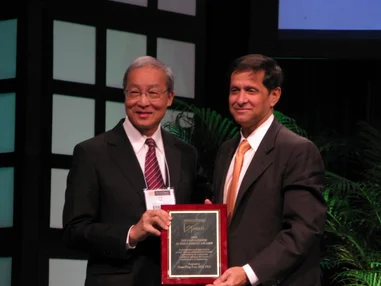 Dean Professor Lee Sum-ping Received Two Distinguished Awards for International Recognition for His Achievements in Scientific Research and Patient Care