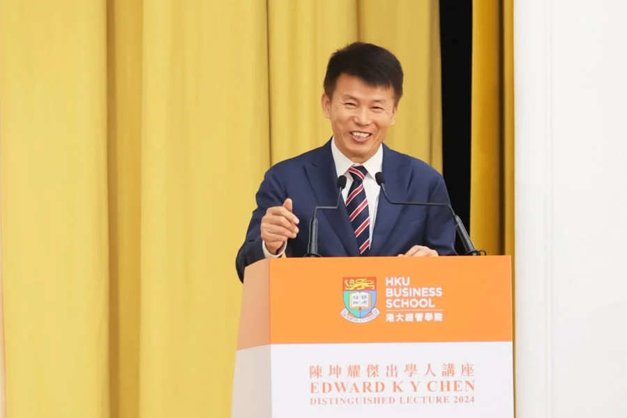 Professor Hongbin CAI, Dean and Chair of Economics of HKU Business School, delivers the welcoming remarks.  