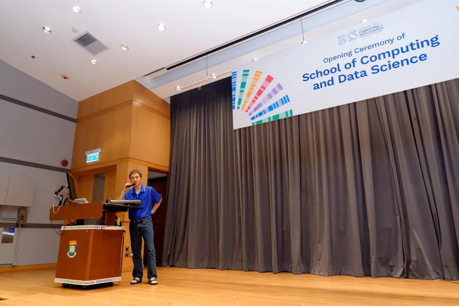 Dr Qi LU, Founder of MiraclePlus, delivered a keynote speech at the event.  